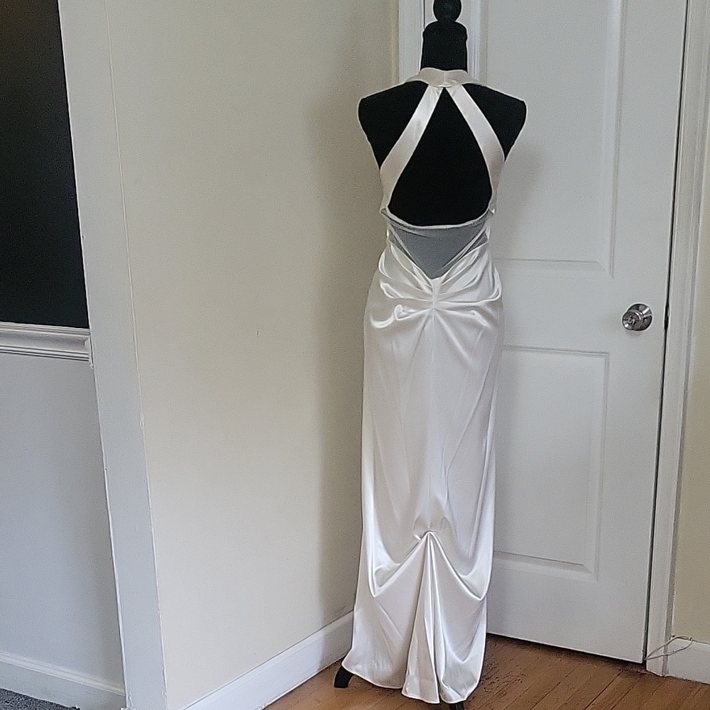 Dave & Johnny Elegant Ivory EUC Satin Wedding Backless Gown - Picture 15 of 17